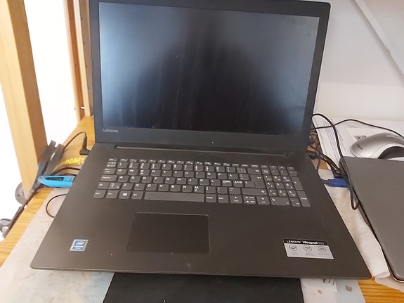 Lenovo kannettava tietokone 17" musta