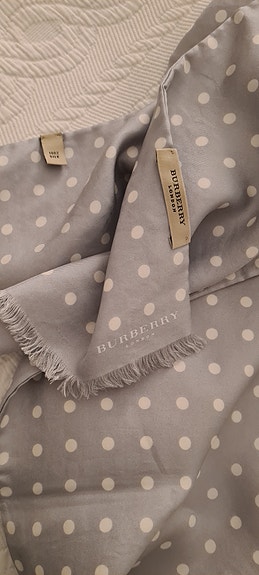 Burberry silkkihuivi