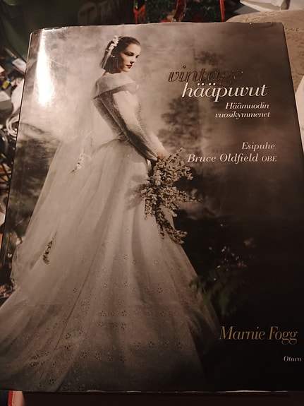 Marnie Fogg Elävät hääpuvut kirja