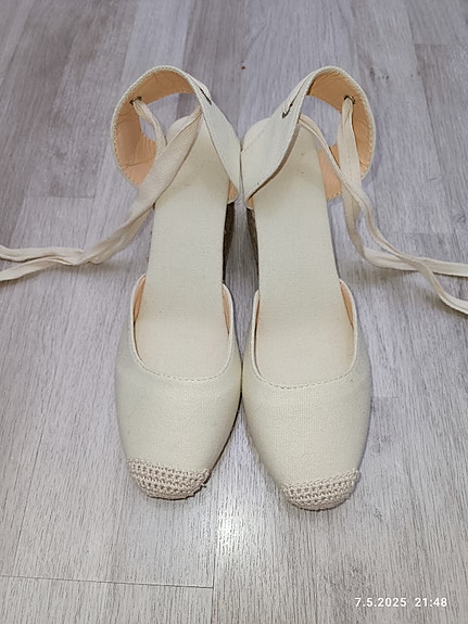 Luonnonvalkoiset espadrillos kiilakorkokengät, koko noin 40-41