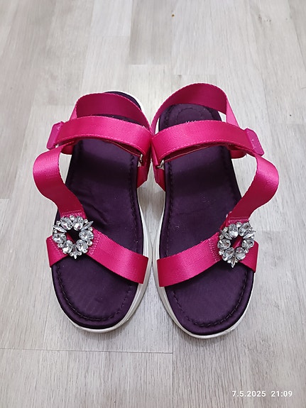 H&M pinkit sandaalit "timanteilla", koko 40