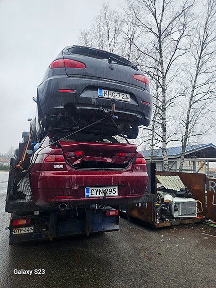 Ostetaan varaosa ja kolariautoja