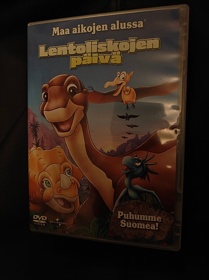 Maa aikojen alussa DVD