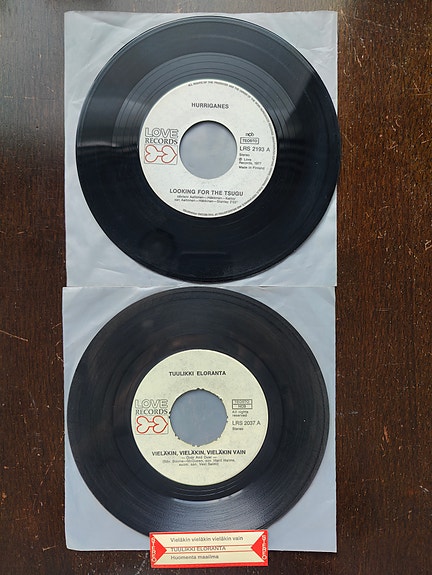 Love Records 7" singlet