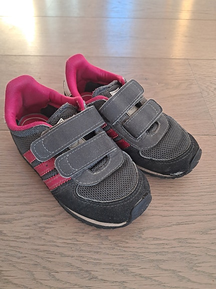 Adidas lenkkarit 24