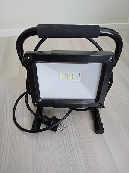 Biltema LED-työvalaisin 20W / 1600 lm (Tuotenro 46-3136)