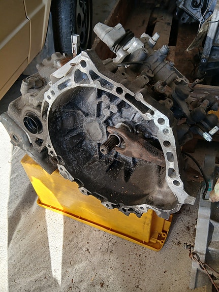 Toyota Yaris vaihdelaatikko