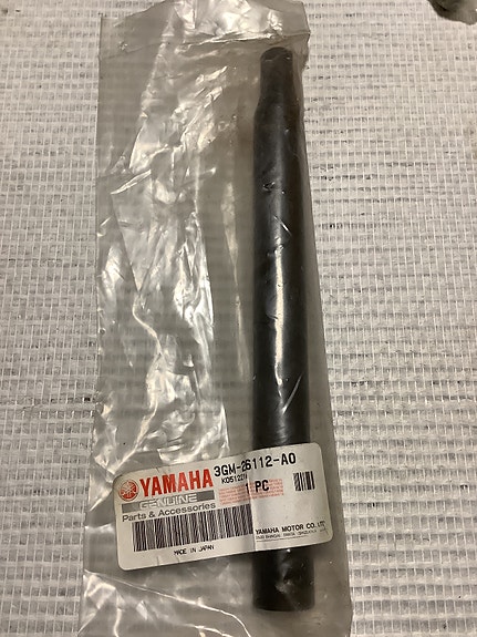 3GM-26112-A0 Ohjaustanko  YAMAHA FZR 1000