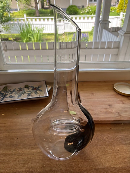 Riedel Black Tie Lasinen karahvi mustalla yksityiskohdalla