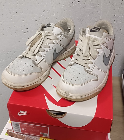 Myydään kengät NIKE DUNK LOW GS (EU 36.5)