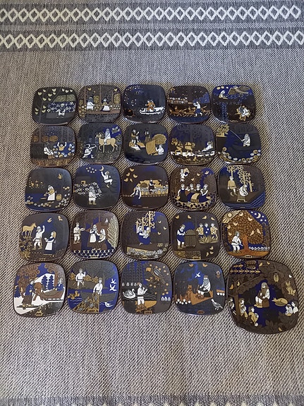 Arabia Kalevala vuosilautaset koko sarja 1976-1999 + juhlalautanen