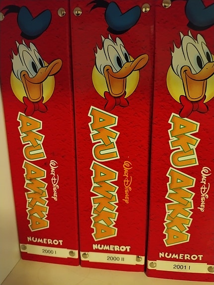 Aku Ankka vuosikerta 2000 (2 kansiota)