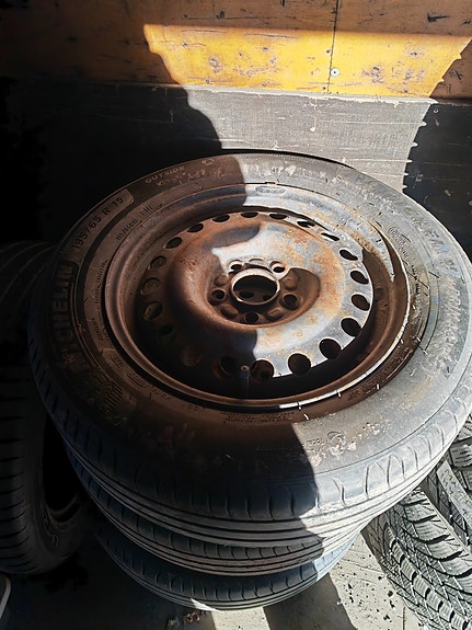 Michelin Kesärenkaat vanteineen