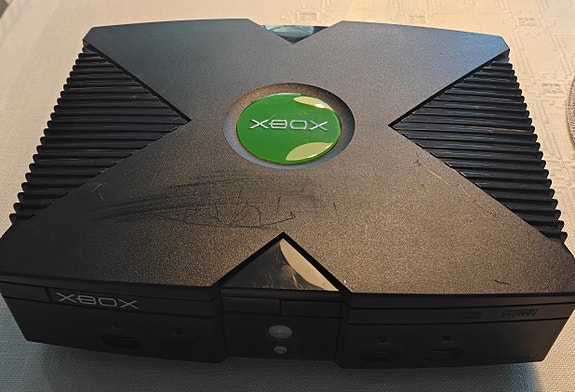 Xbox pelikonsoli + 4 peliä