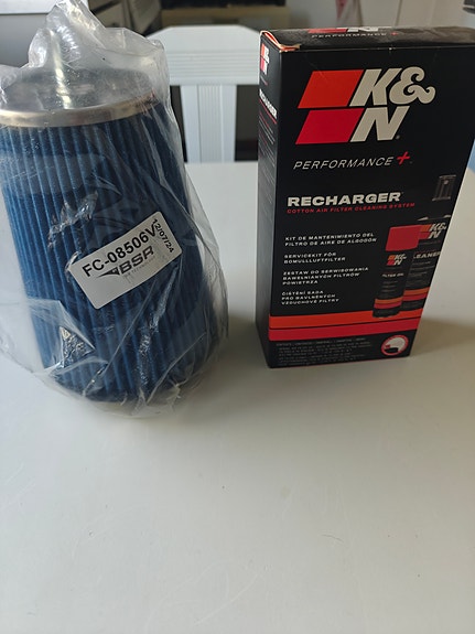 K&N Recharger ilmansuodattimen huoltosarja ja BSR kartiosuodatin sininen