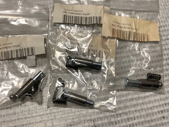 1D4WF74B0000 jalkatuen kiinityssarja YAMAHA DT50 R