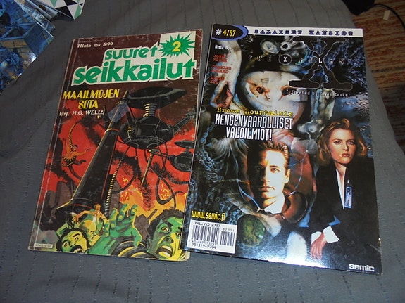 Sarjakuvalehdet Suuret Seikailut 2 & Salaiset kansiot.