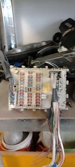 Nissan Primera p12 sulakerasia sisätila.