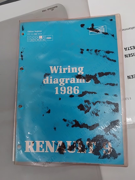 Korjaamokirja auton sähkölaitteiden kytkentäkaavioista Renault 9