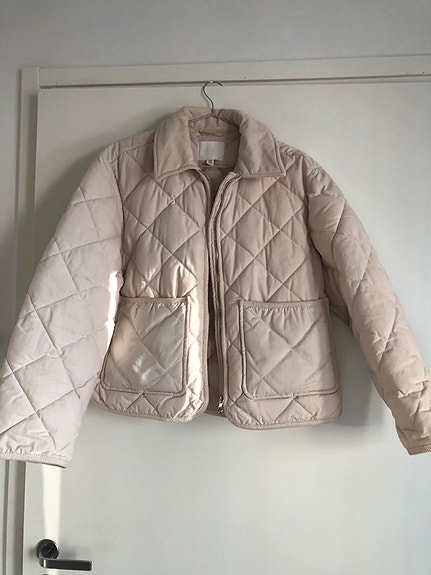 H&M lyhyt kermanvärinen/v.beige tikkitakki xs