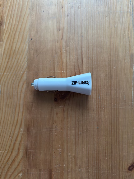 uusi USB-autolaturi