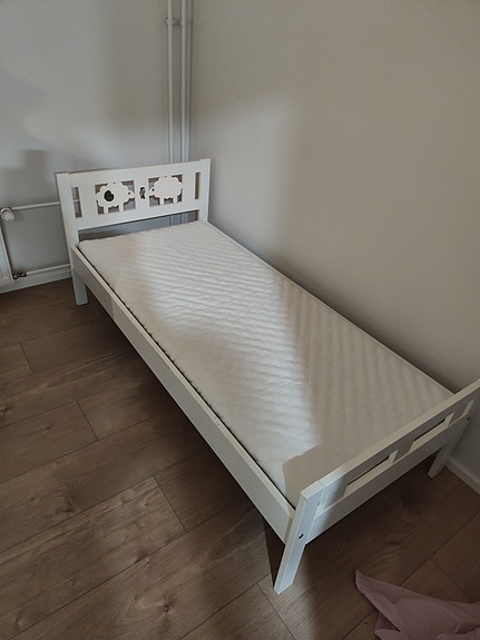 Ikean lasten sänky ja patja