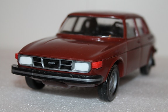 Saab 99 2.0L 70-luku Suomi Ståhlberg 1974 22cm vintage ruskea muoviauto vanha