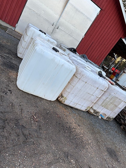 1000 litran säiliöitä.
