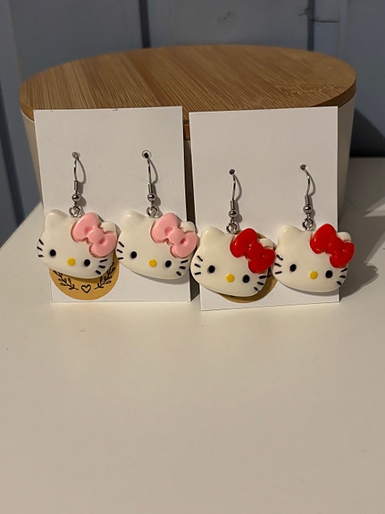 Hello Kitty korvakoruja