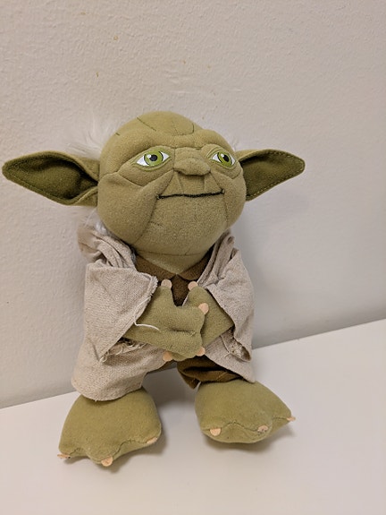 Yoda. Star Wars. Puhuva pehmolelu