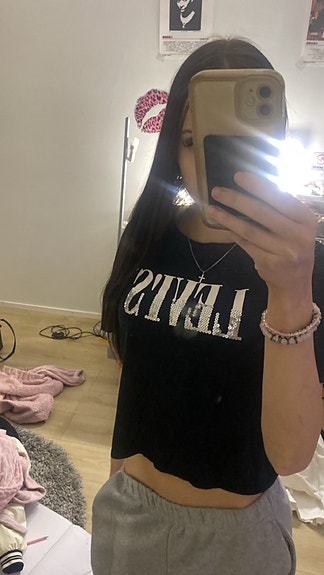 Levis t paita paljeteilla