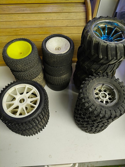 Rc auton renkaita 1/10