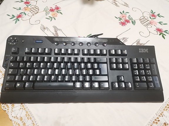 IBM näppäimistö musta