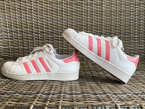 Adidas Superstar -tennarit, koko 38 2/3 (vastaa 38.5–39)