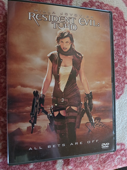 Resident Evil: Tuho (DVD) – Naarmuton kunto!