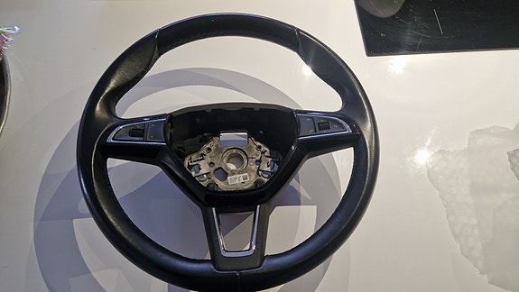 Skoda Superb ohjauspyörä / Ratti