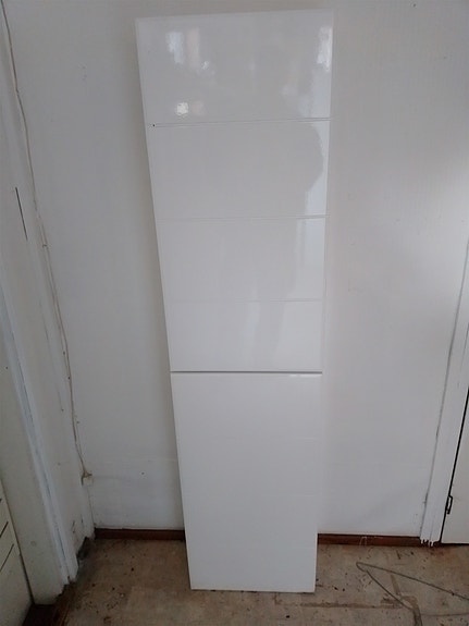 Kylpyhuoneen kaappi