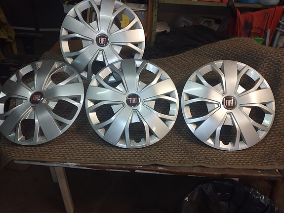 Fiat pölykapselit 16"