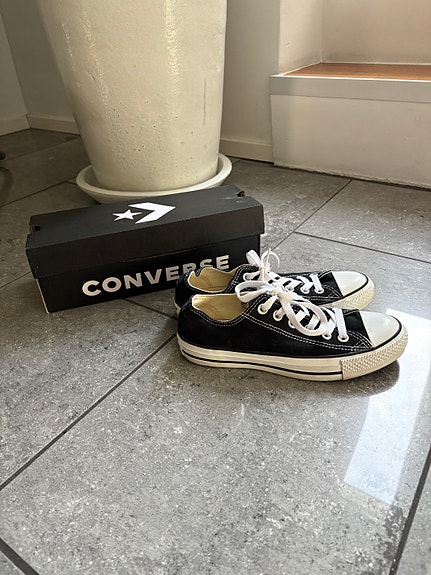 Converse mustat tennarit, ihanat kesään ja kevääseen!