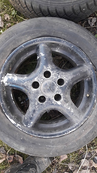 Mercedes-Benz alumiinivanteet renkailla 195/65 R15