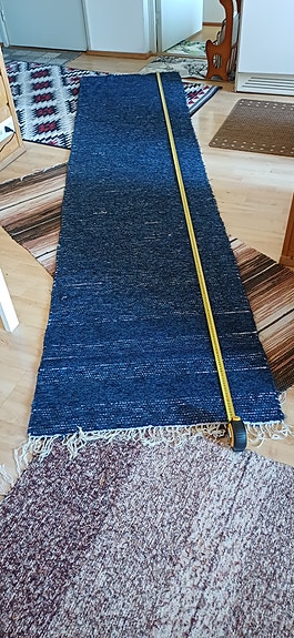 Pitkä kudottu matto