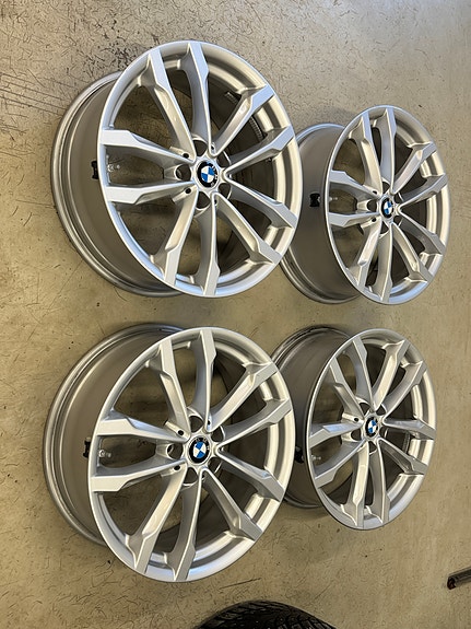 BMW X3 2022 alkuperäiset vanteet painetunnistimella