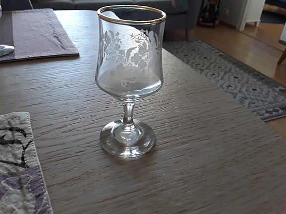 Vanha liköörilasi