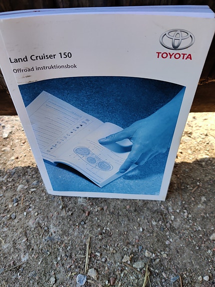 Toyota Land Cruiser 150 ohjekirja Ruotsiksi
