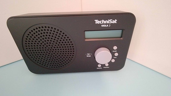 Uudenveroinen TechniSat Viola 2 -kannettava FM-radio