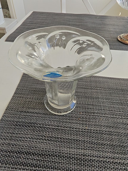 Lumme Nuutajärven lasimaljakko.