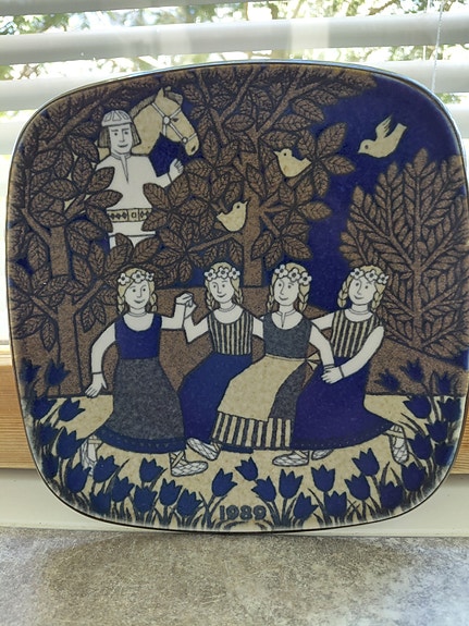 Arabia Kalevala  vuosilautanen 1989 keramiikka