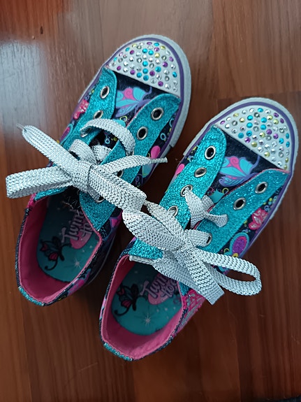 Skecher's tennarit 31 vilkkuvalot