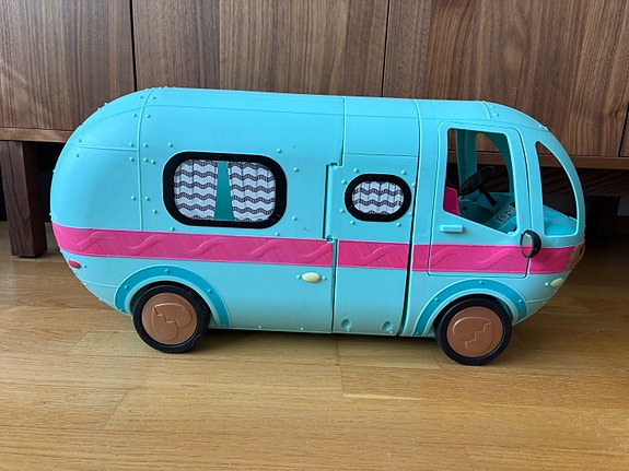 L.O.L. Surprise 2-in-1 Glamper matkailuauto