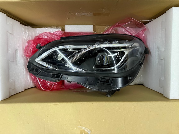 MB W212 E-sarja Facelift LED ILS Ajovaloumpio vasen -13-16vm Hella OEM